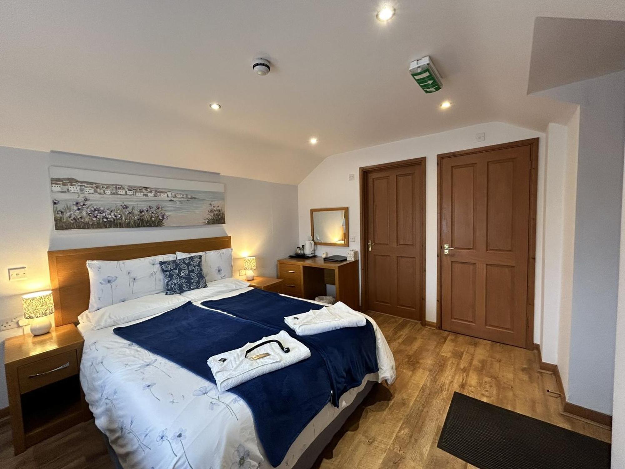 The Golden Fleece Hotel Chard Eksteriør billede